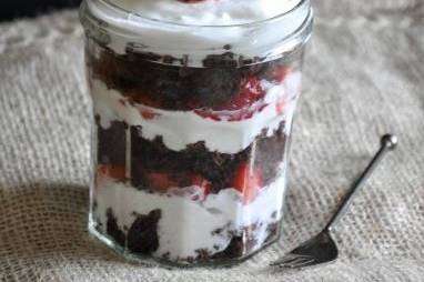 Mason jar with berries and cream trifle