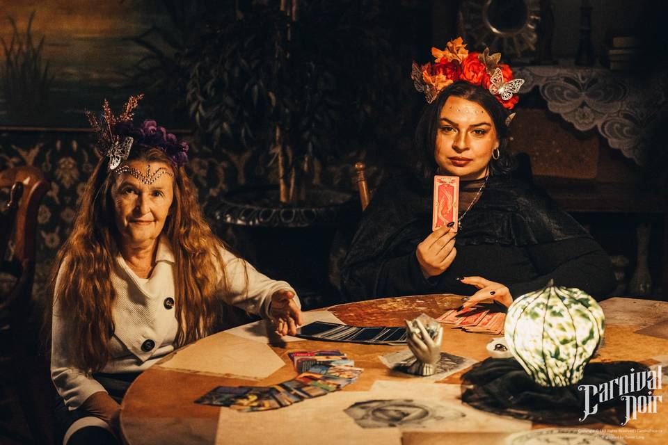 Fortune & Tarot Card Readers