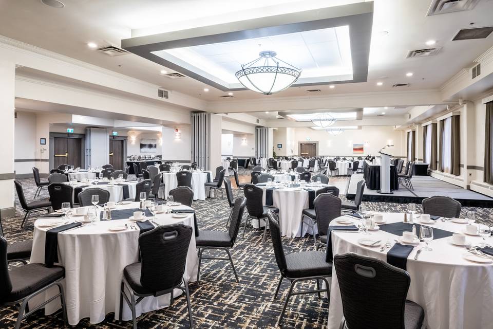 Accommodate up to 300 guests