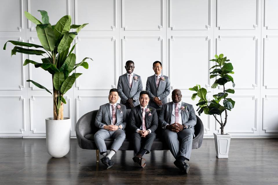 Mintroomstudios groomsmen