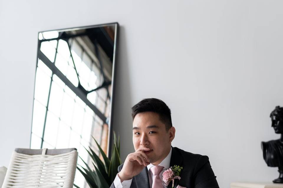 Mintroomstudios groom