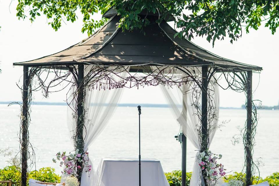 Outdoor wedding West Island