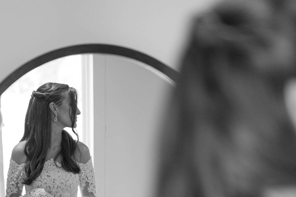 Bride in the mirror