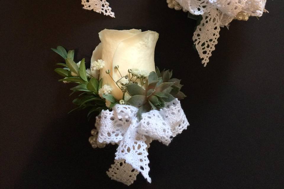 Rustic charm boutonniere