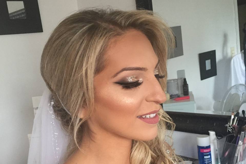 Glam bridal makeup