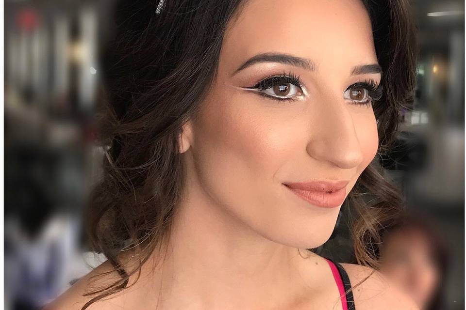 Glam bridal makeup