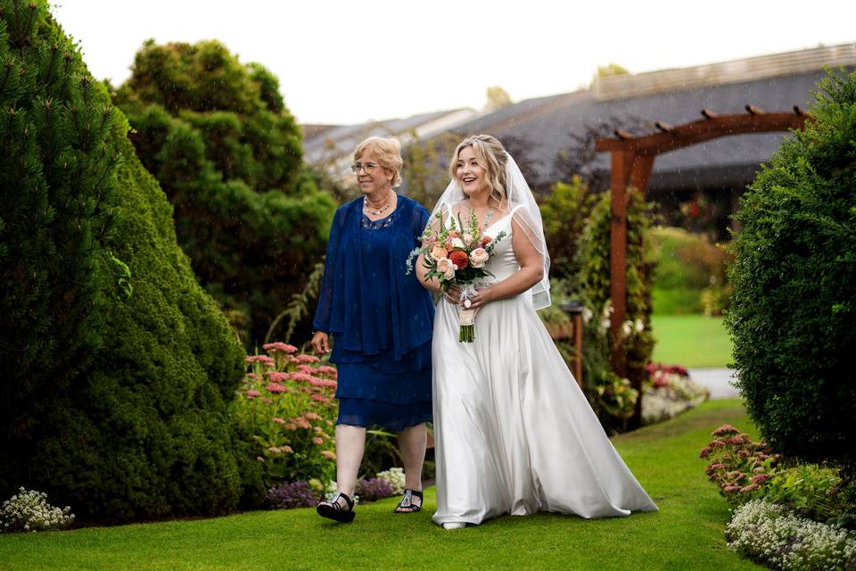 Bride with mom