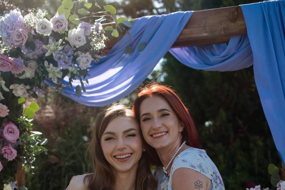 Bride & bridesmaid