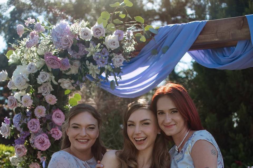 Bride & bridesmaid