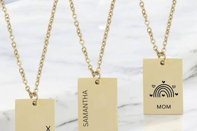 Engraved Gold Pendant Necklace
