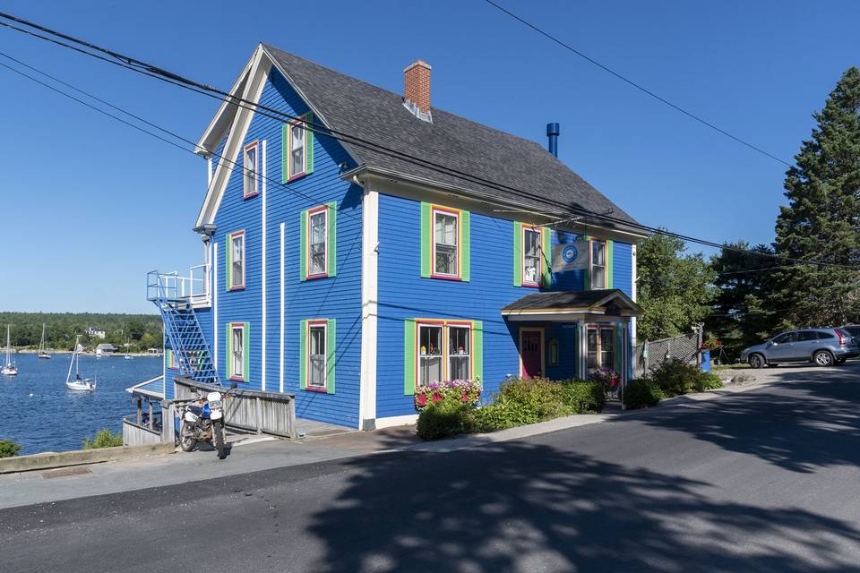 The Tuna Blue Inn, Restaurant and Marina