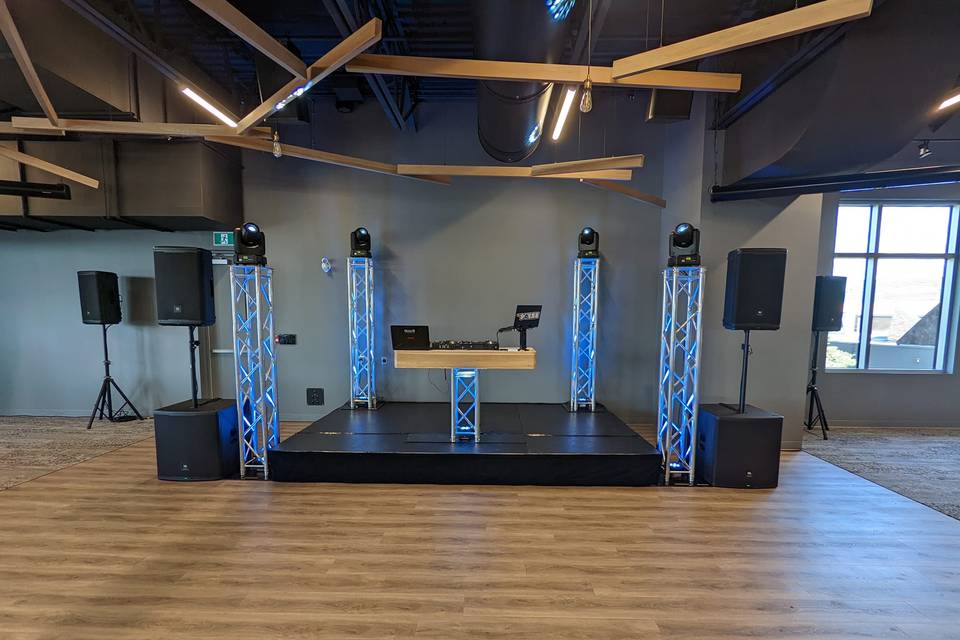 Podium DJ table & truss