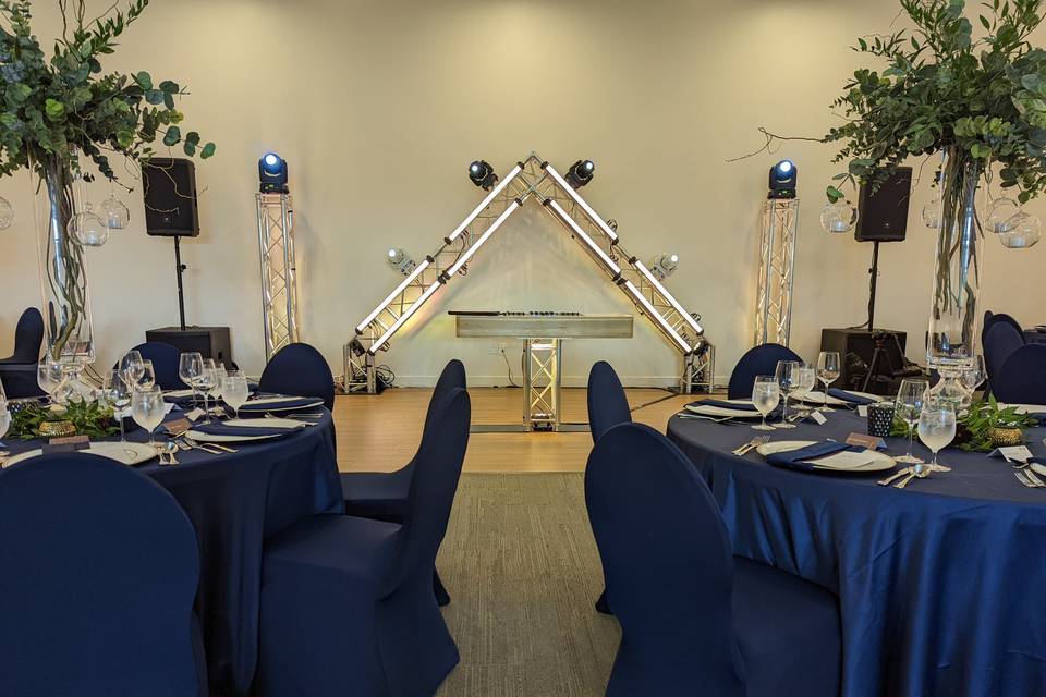 Podium table & triangular arch