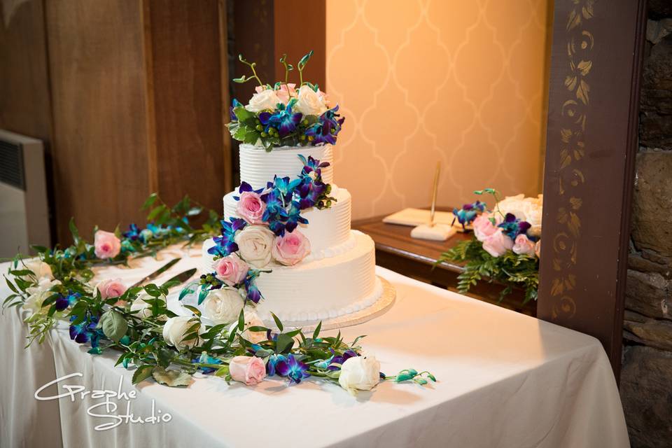 Wedding cake table