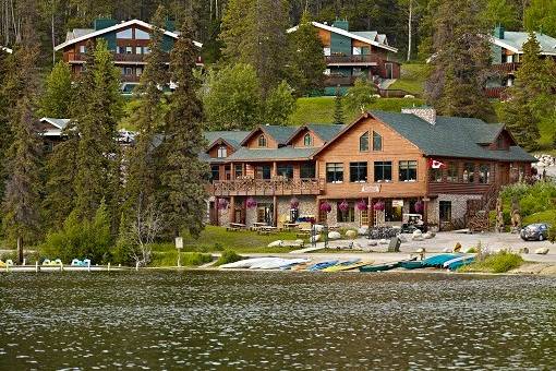 Pyramid Lake Lodge