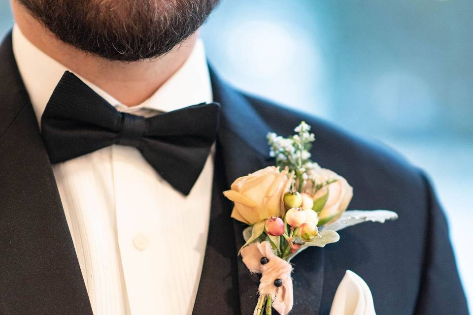 Neutral boutonniere