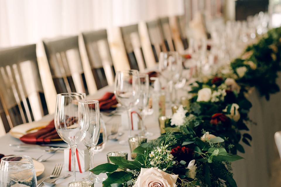 Headtable garland