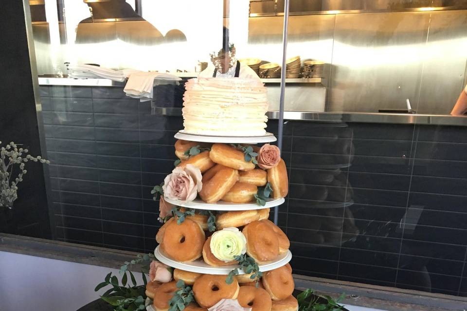 Donut tower and cutting cake
