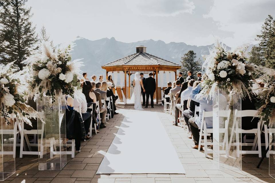 Bright outdoor ceremony