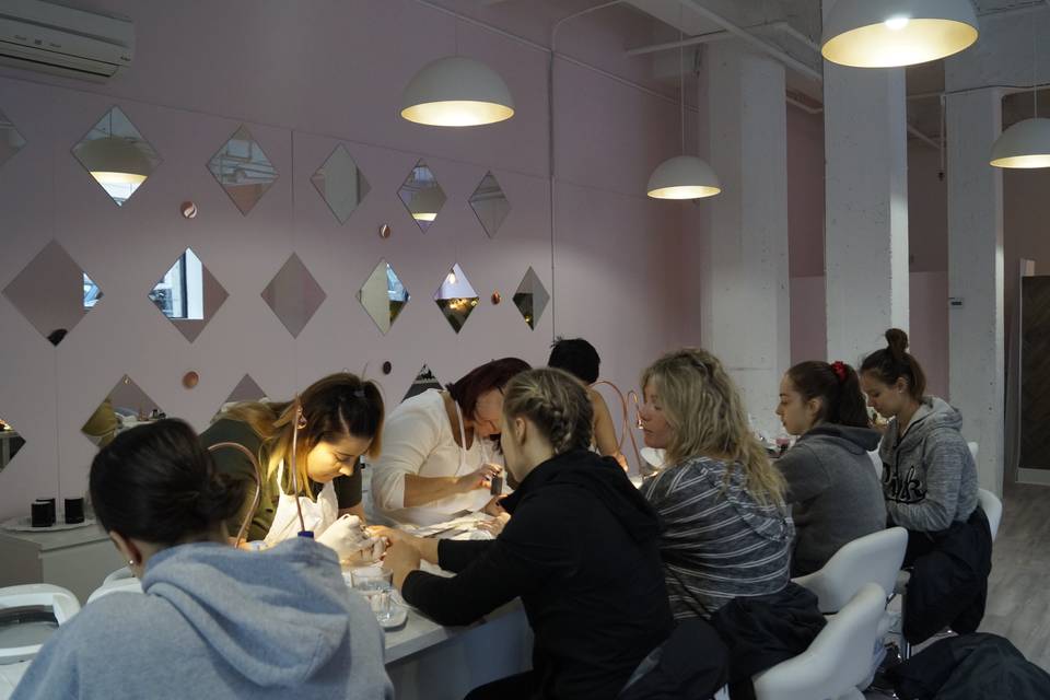 Manicure bar