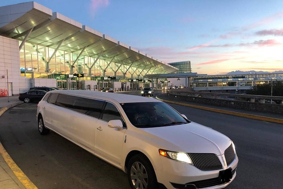 Lincoln MKT limousine