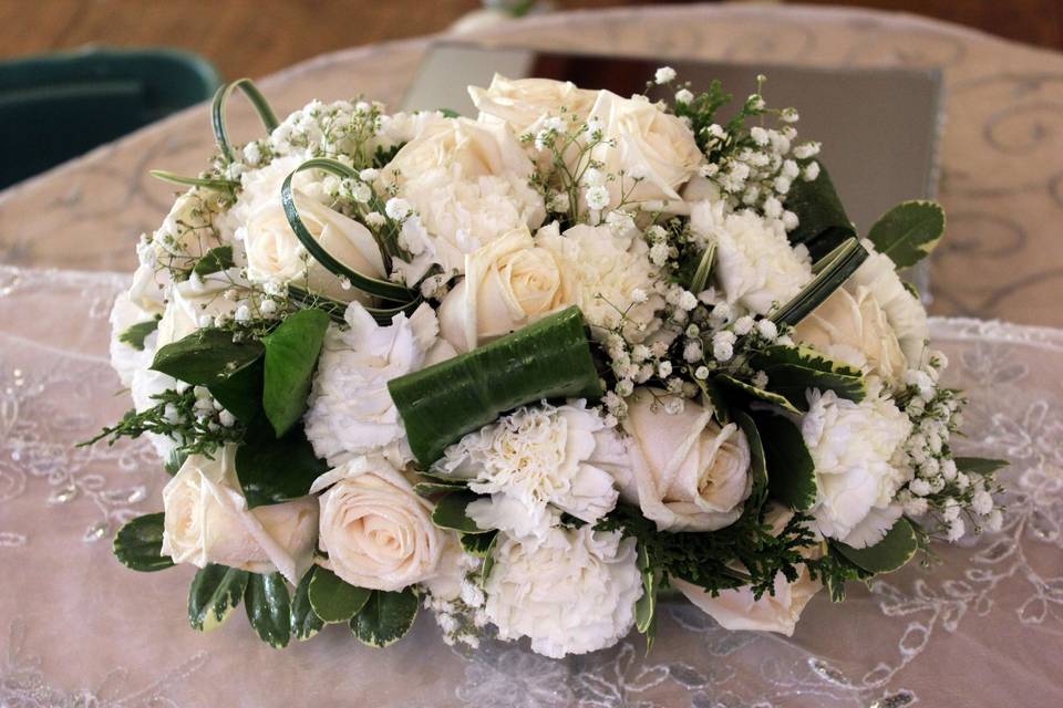White roses centerpiece