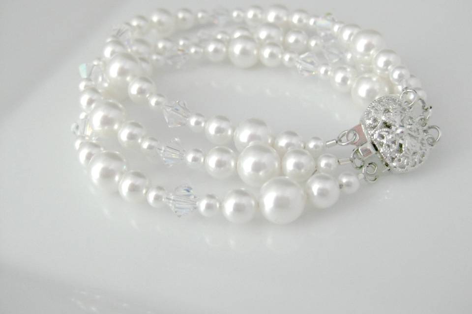 White pearl and crystal bracelet