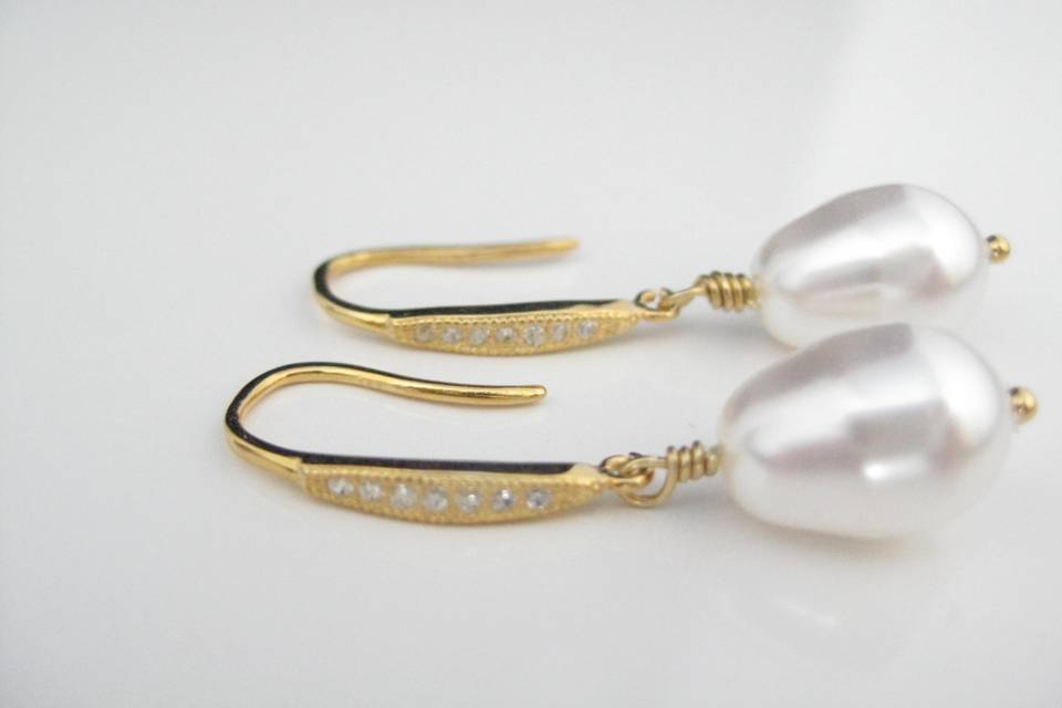 Gold and white pearl earrings