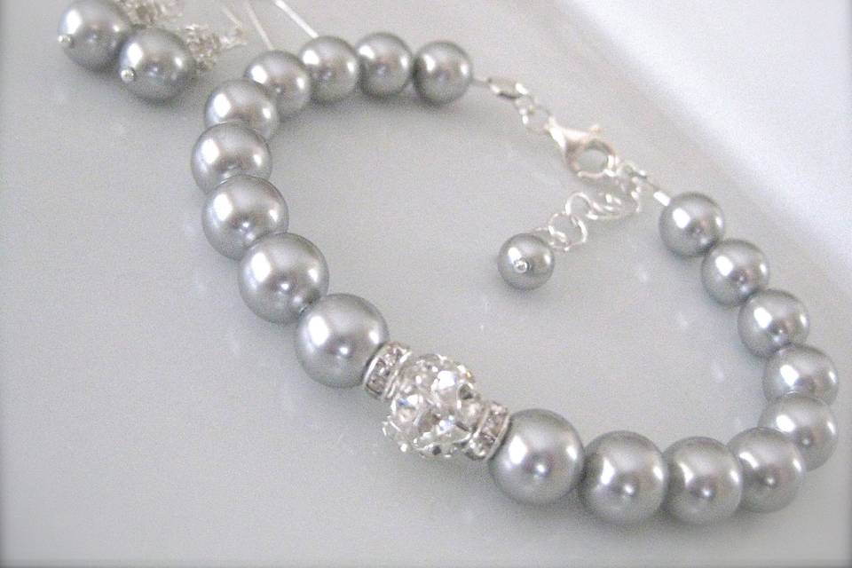 Grey pearl bridal bracelet set