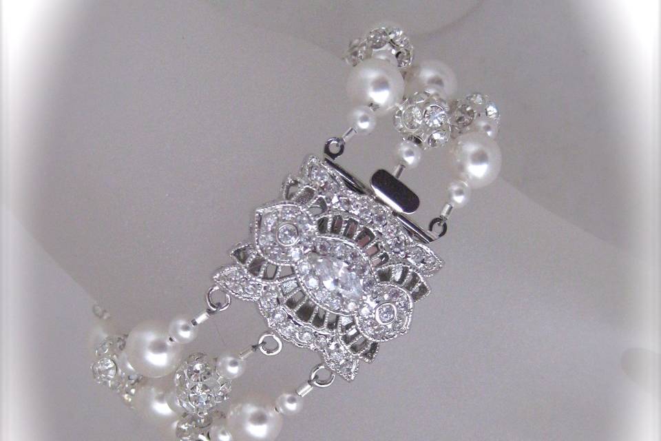 White Pearl and crystal bracelet