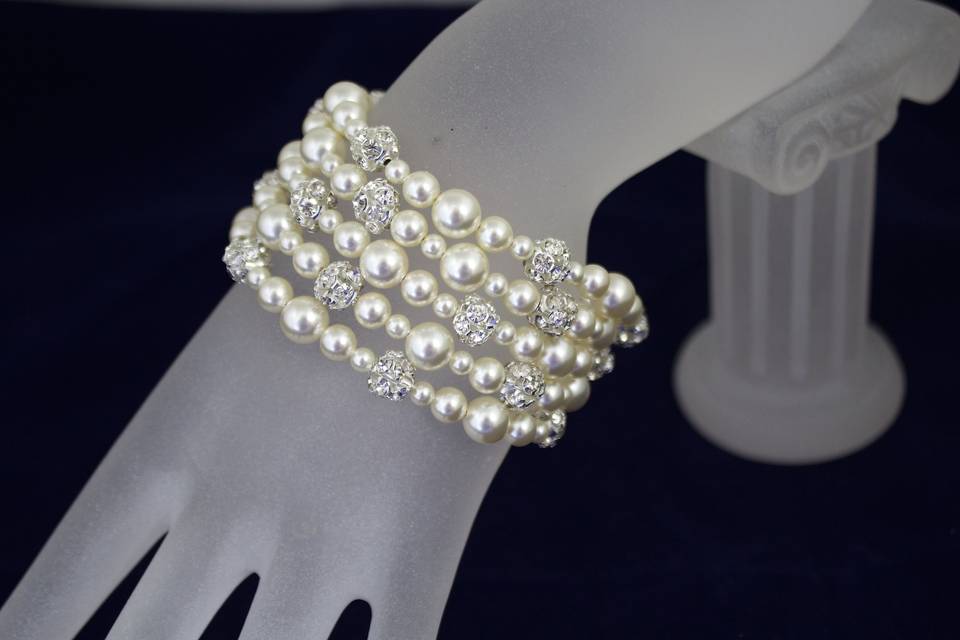 Multi strand ivory pearl bracelet