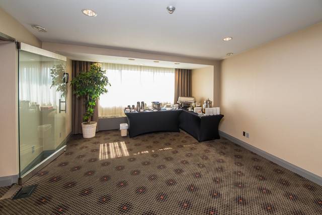 Humber Salon Foyer