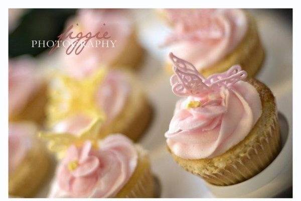 1240414940062-PinkCupcakes01.jpg