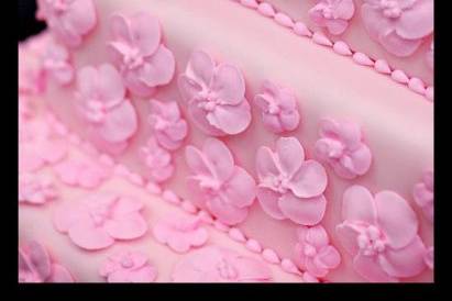 1240414967968-PinkFlowersCake04.jpg