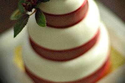 1240414979062-weddingcakered.jpg