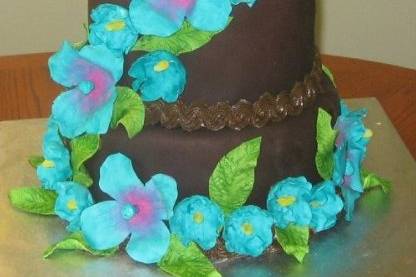 1295048259693-chocofondantweddingcakewithsugarflowers.jpg