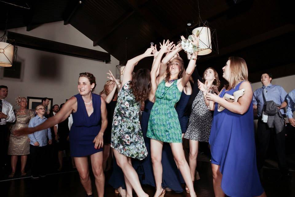 InTUNE bouquet toss