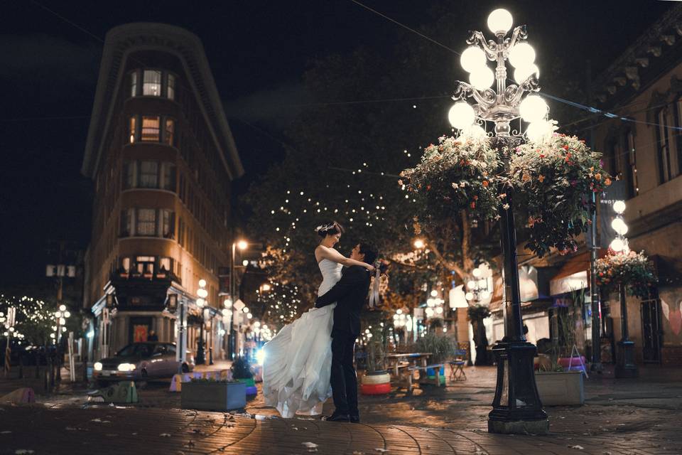 Night time wedding in Downtown