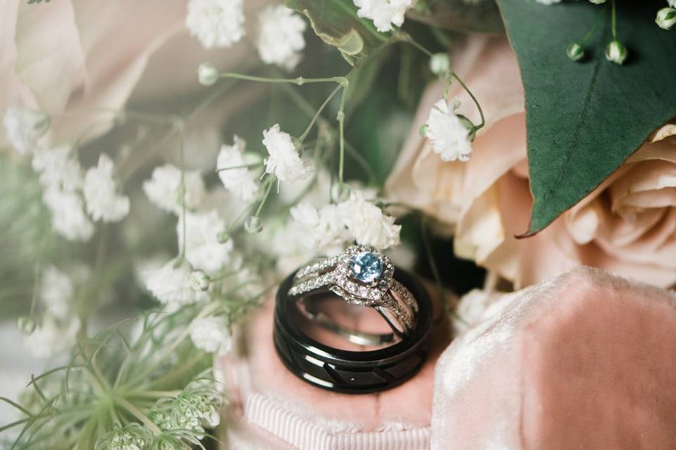 Rings and pretty flowers