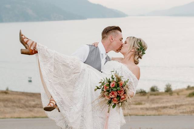 Romantic lake elopement