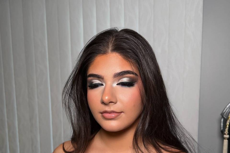 Glowy cut crease.