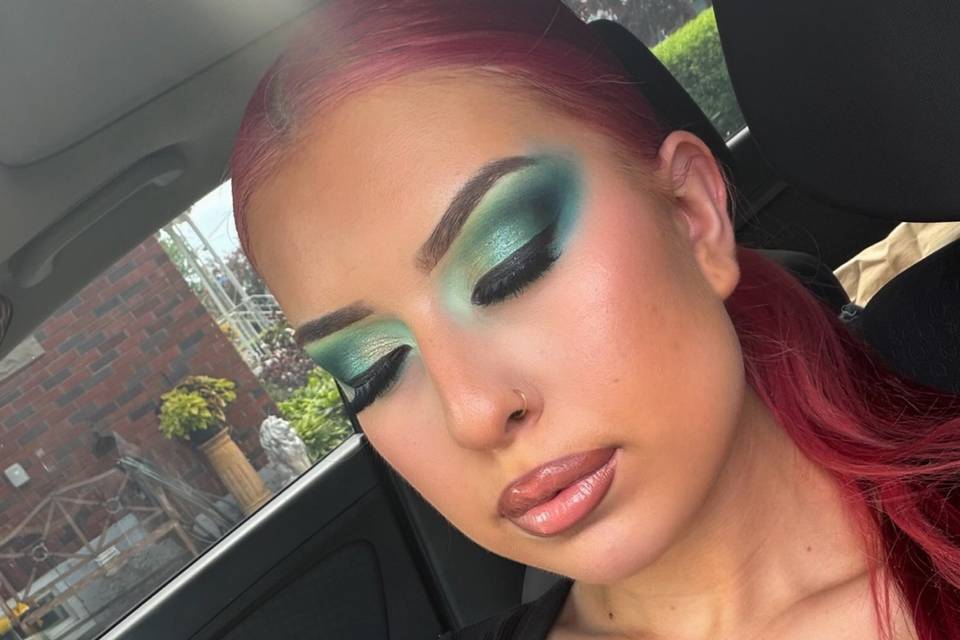 Green full glam eyes!