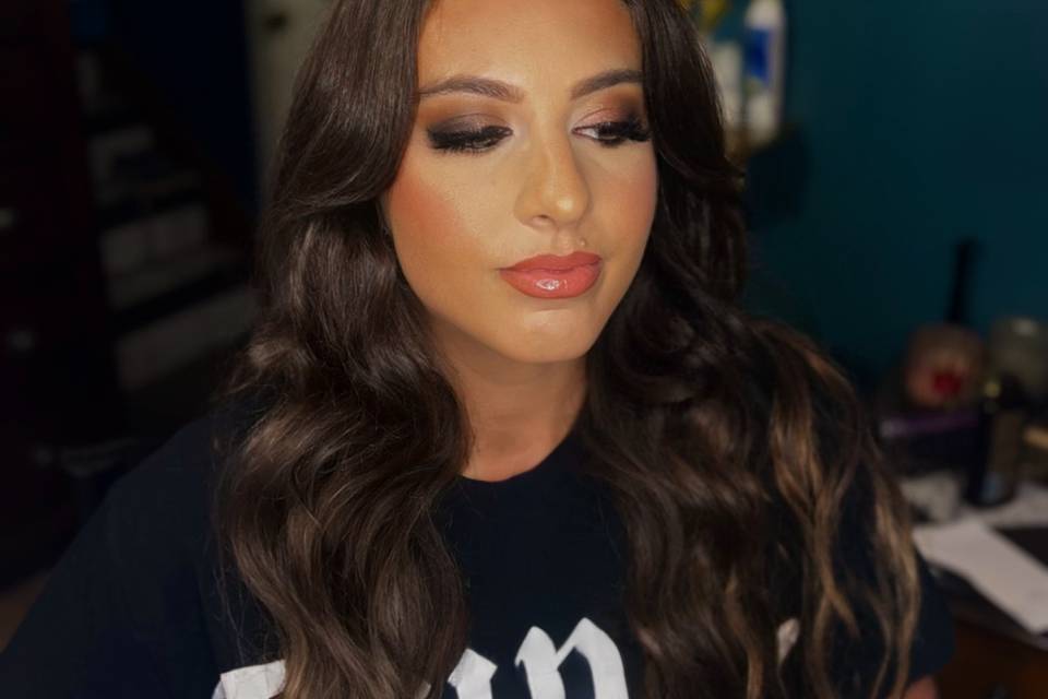 Dark smokey eye.