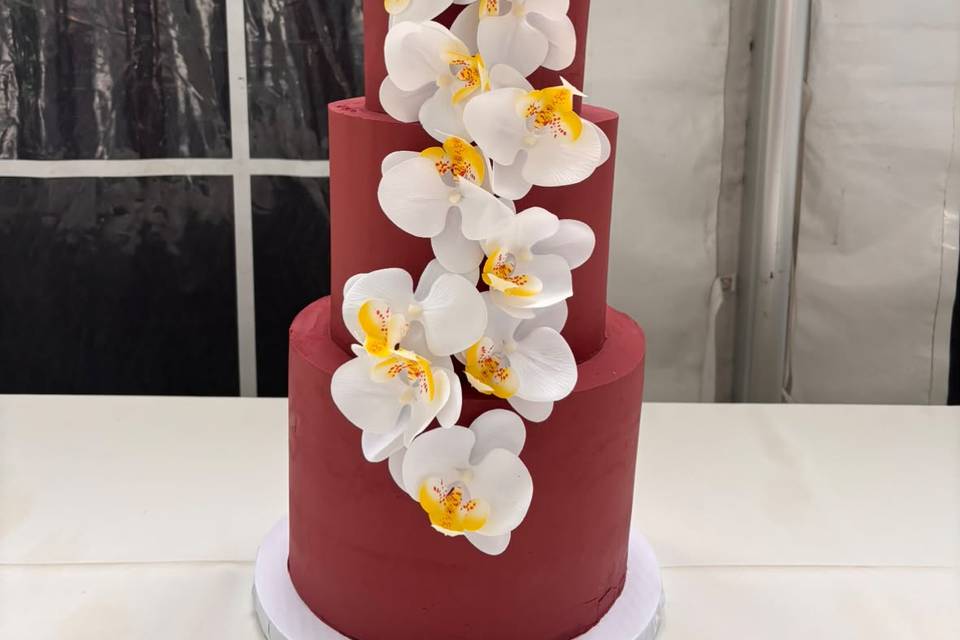 Burgundy 3-tier wedding cake