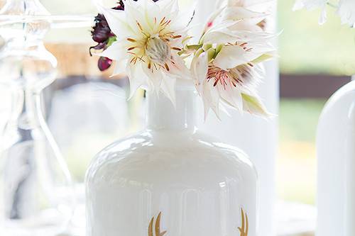 9578-08a-i_assorted-glass-bottle-decor-set-in-white.jpg