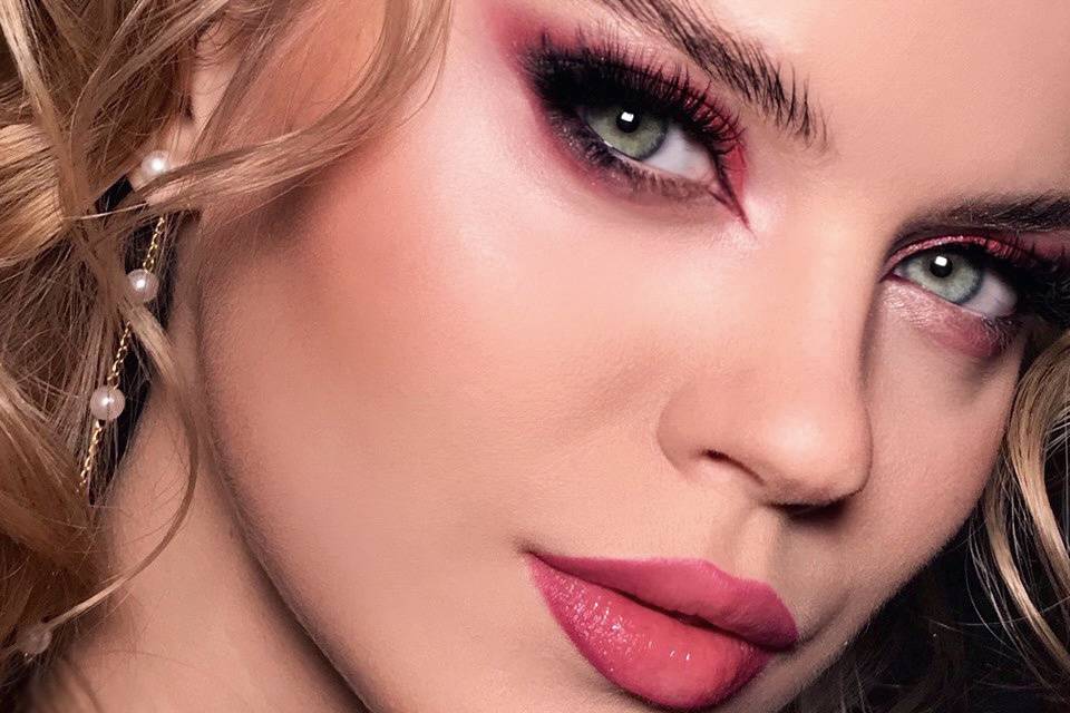 Bold eye