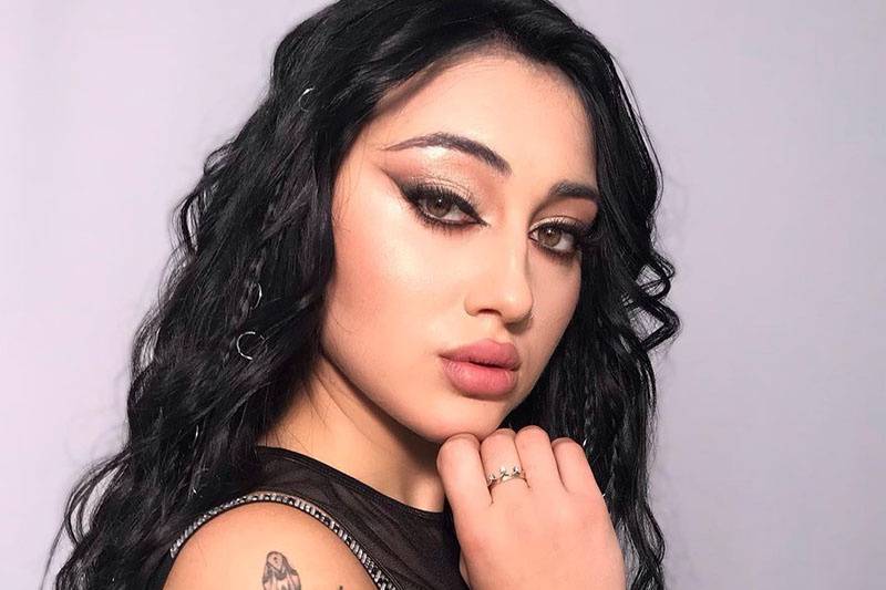 Strong liner look