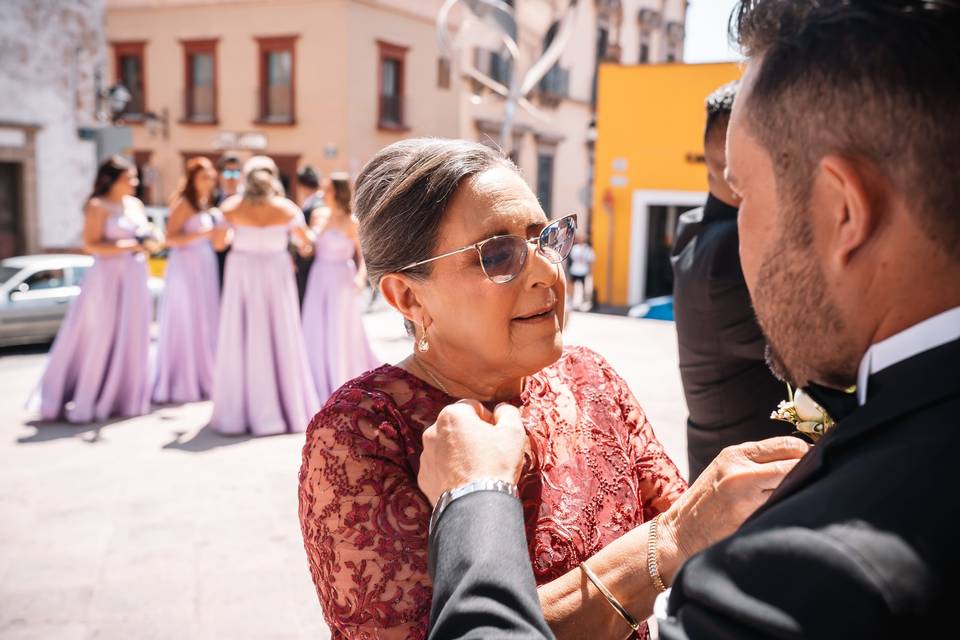 Https://cdn0.weddingwire.ca/em