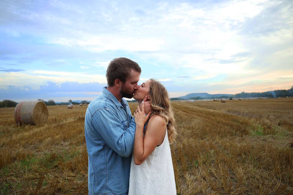 A kiss in the field