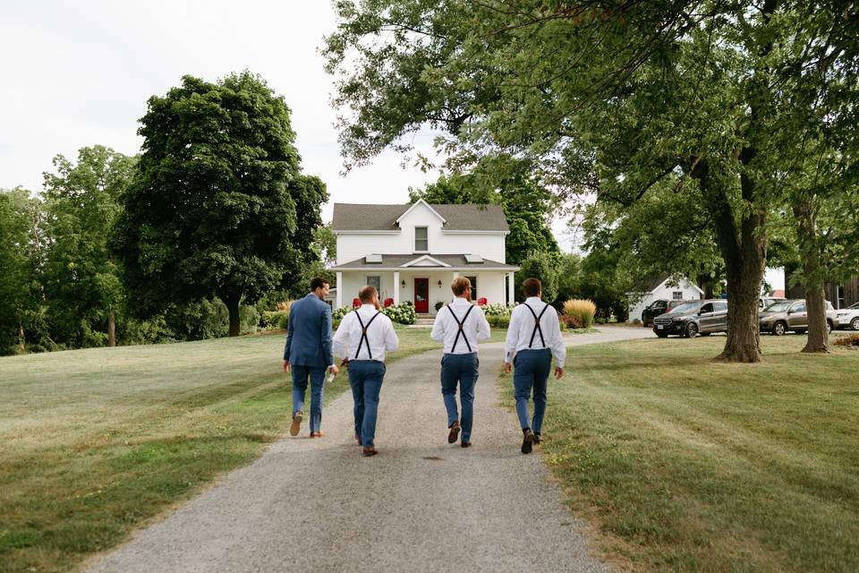 Groomsmen Scene Setter